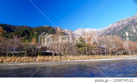 上高地の晩秋 120074512