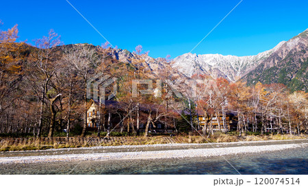 上高地の晩秋 120074514