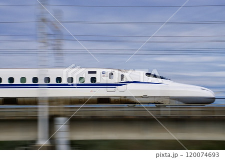 疾走する新幹線 N700S(流し撮り) 疾走する新幹線 N700S(流し撮り) 120074693