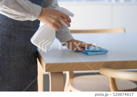 除菌スプレーで掃除 除菌スプレーで掃除 120074817