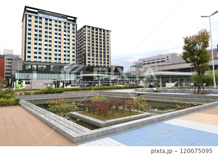 石川県金沢市 JR金沢駅 西口のクロスゲート金沢 石川県金沢市 JR金沢駅 西口のクロスゲート金沢 120075095