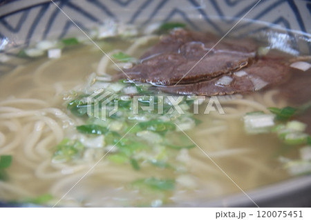 chineese wuyuktang soup with chicken chineese wuyuktang soup with chicken 120075451