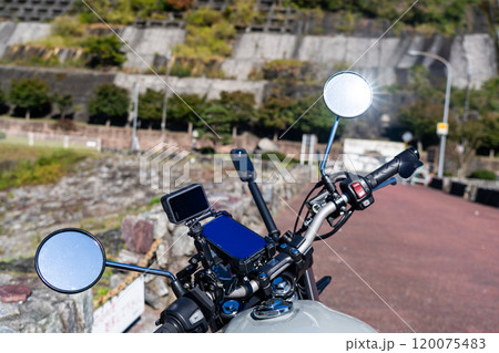 動画撮影機器を載せたオートバイ 動画撮影機器を載せたオートバイ 120075483