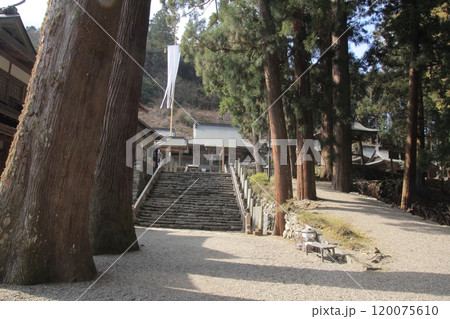 四国霊場第12番札所「焼山寺」境内 四国霊場第12番札所「焼山寺」境内 120075610