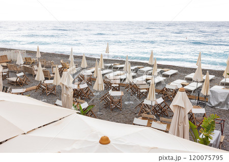 フランス、ニースのビーチ 120075795