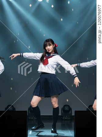 ダンスする女子高生 ダンスする女子高生 120076977