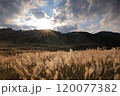 2024年砥峰高原夕焼け 120077382