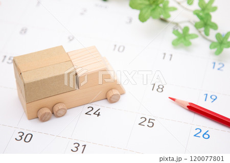 荷物を載せたトラック　カレンダー背景 120077801