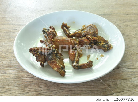 salty deep fried mountain frog leg with crispy garlic Thai food on plate 120077816