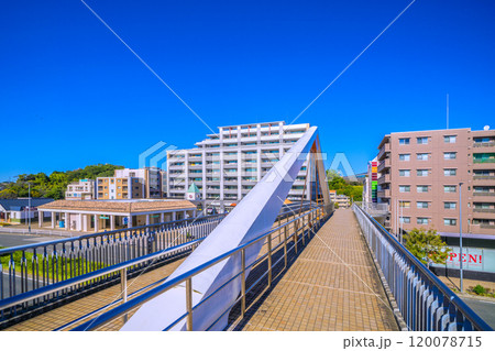 日本の横浜都市景観 横浜市営地下鉄グリーンライン 北山田駅（画面左）などを望む＝7日 120078715