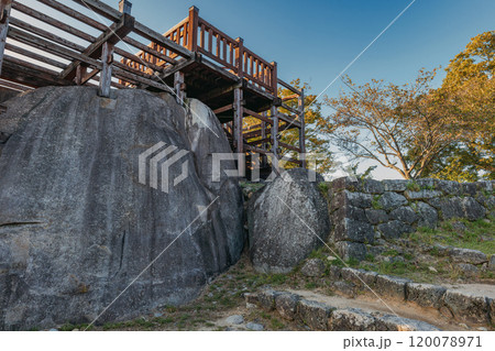 岐阜 苗木城 巨岩の上に築かれた展望台 岐阜 苗木城 巨岩の上に築かれた展望台 120078971
