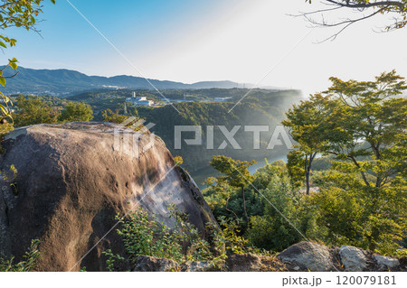 苗木城から眼下の木曽川を望む 120079181