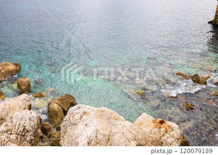ヨーロッパ、南仏の海岸と海の風景 ヨーロッパ、南仏の海岸と海の風景 120079189