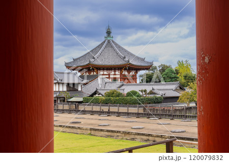 日本の観光地 奈良(興福寺、五重塔、奈良公園) 日本の観光地 奈良(興福寺、五重塔、奈良公園) 120079832