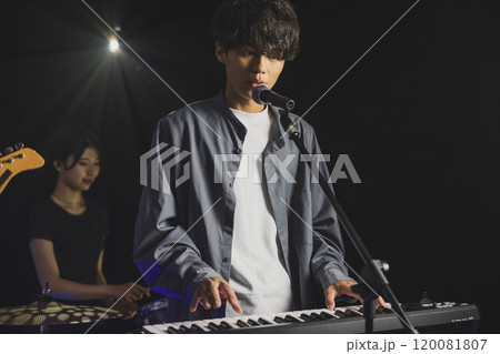 バンド　ライブ　ボーカリスト　 120081807