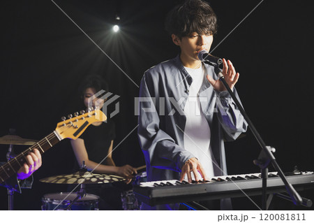 バンド　ライブ　ボーカリスト　 120081811