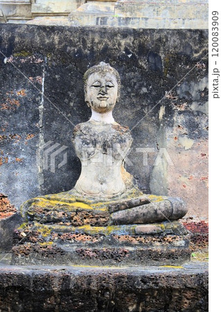 シー・サッチャナーライ歴史公園のワット・プラ・シー・ラタナー・マハータート 120083909