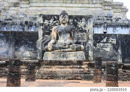 シー・サッチャナーライ歴史公園のワット・プラ・シー・ラタナー・マハータート 120083910