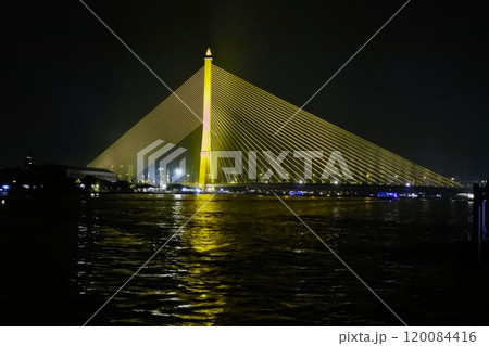 タイ、バンコクのクルーズ夜景 120084416
