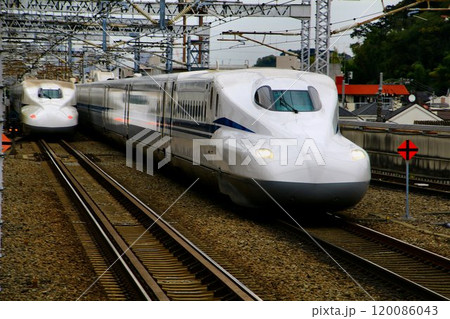 日本の大動脈【東海道新幹線】を駆け抜ける… N700S ~新横浜駅にて 日本の大動脈【東海道新幹線】を駆け抜ける… N700S ~新横浜駅にて 120086043