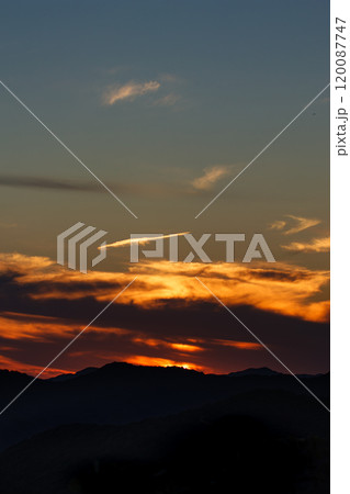 10月の夕焼け空02 10月の夕焼け空02 120087747