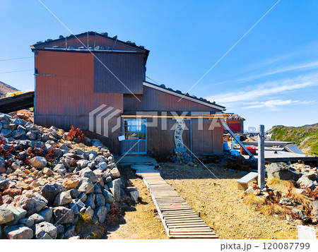 秋の御嶽山登山：二の池ヒュッテ 120087799