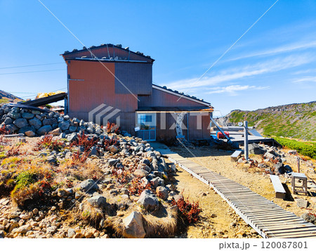 秋の御嶽山登山：二の池ヒュッテ 120087801