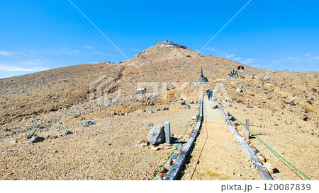 秋の御嶽山登山：王滝頂上～剣ヶ峰（八丁ダルミ） 120087839