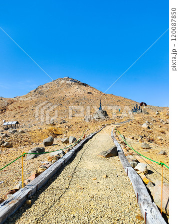 秋の御嶽山登山:王滝頂上~剣ヶ峰(八丁ダルミ) 秋の御嶽山登山:王滝頂上~剣ヶ峰(八丁ダルミ) 120087850