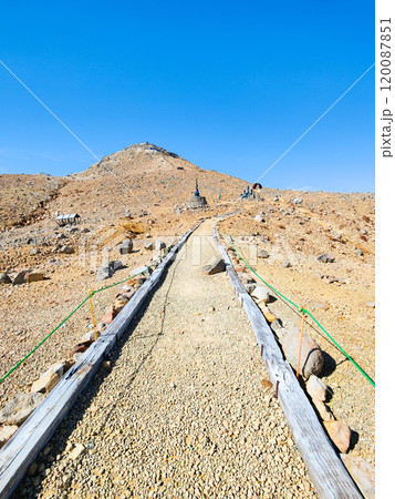 秋の御嶽山登山:王滝頂上~剣ヶ峰(八丁ダルミ) 秋の御嶽山登山:王滝頂上~剣ヶ峰(八丁ダルミ) 120087851
