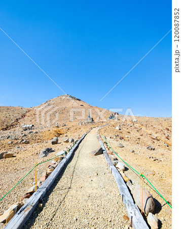 秋の御嶽山登山:王滝頂上~剣ヶ峰(八丁ダルミ) 秋の御嶽山登山:王滝頂上~剣ヶ峰(八丁ダルミ) 120087852