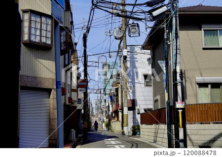 道の先にあべのハルカスが見える阿倍野の住宅街の風景 大阪市阿倍野区阿倍野筋 道の先にあべのハルカスが見える阿倍野の住宅街の風景 大阪市阿倍野区阿倍野筋 120088478
