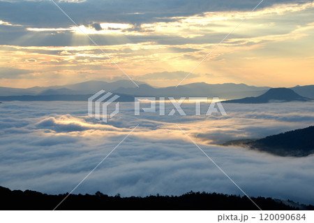 雲海の屈斜路湖 雲海の屈斜路湖 120090684