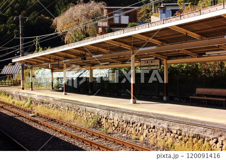 青梅線鳩ノ巣駅のプラットフォーム(4) 青梅線鳩ノ巣駅のプラットフォーム(4) 120091416