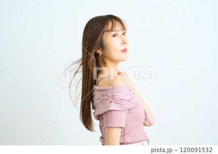若い日本人女性のファッションポートレート 120091532