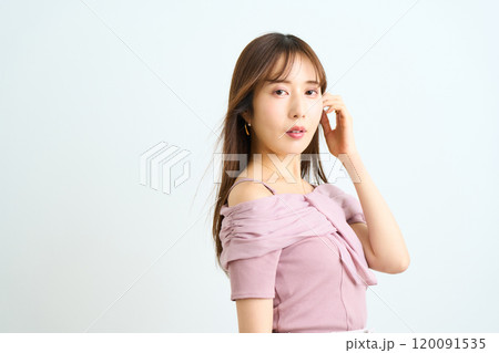 若い日本人女性のファッションポートレート 120091535