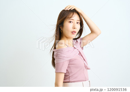 若い日本人女性のファッションポートレート 120091536