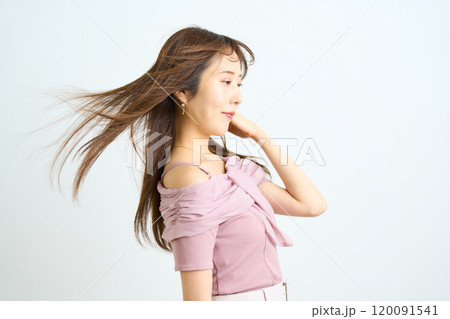 若い日本人女性のファッションポートレート 120091541