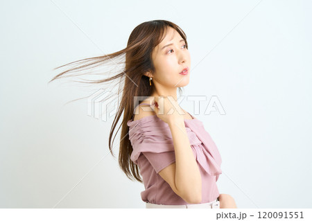 若い日本人女性のファッションポートレート 120091551