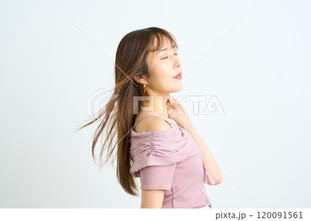 若い日本人女性のファッションポートレート 120091561