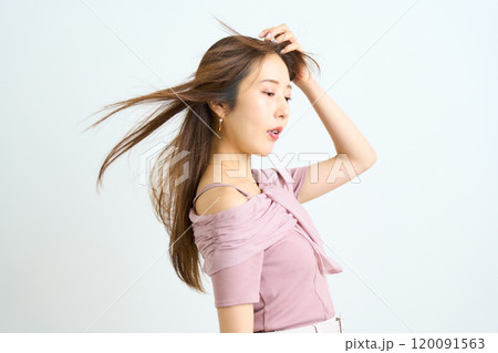 若い日本人女性のファッションポートレート 120091563