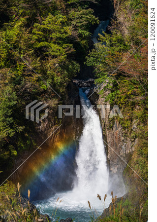 【静岡県】オクシズ・梅ケ島地区の赤水の滝・虹 120091624