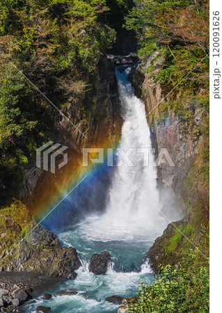 【静岡県】オクシズ・梅ケ島地区の赤水の滝・虹 120091626