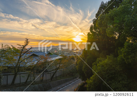 夕焼け空と八坂の塔 120092611