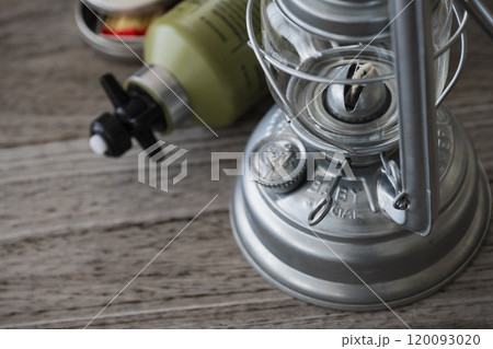 キャンプイメージ素材 オイルランタン 120093020