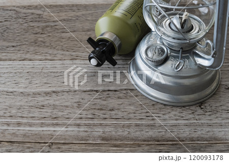 オイルランタン キャンプ素材クローズアップイメージ 120093178