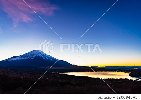 山梨　山中湖パノラマ台から見る富士山の夕景 120094545