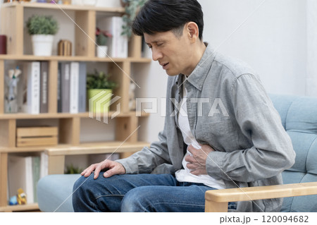 腹痛のミドル男性　胃腸炎　 120094682