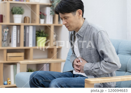 腹痛のミドル男性　胃腸炎　 120094683