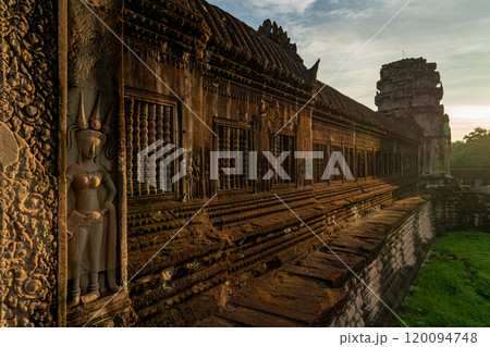 アンコールワットの建築スタイル 120094748